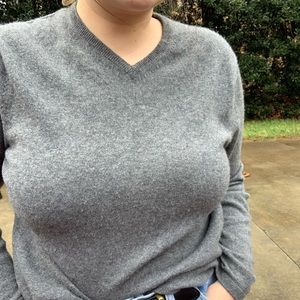 Grey 100% cashmere Croft and borrow v-neck sweater